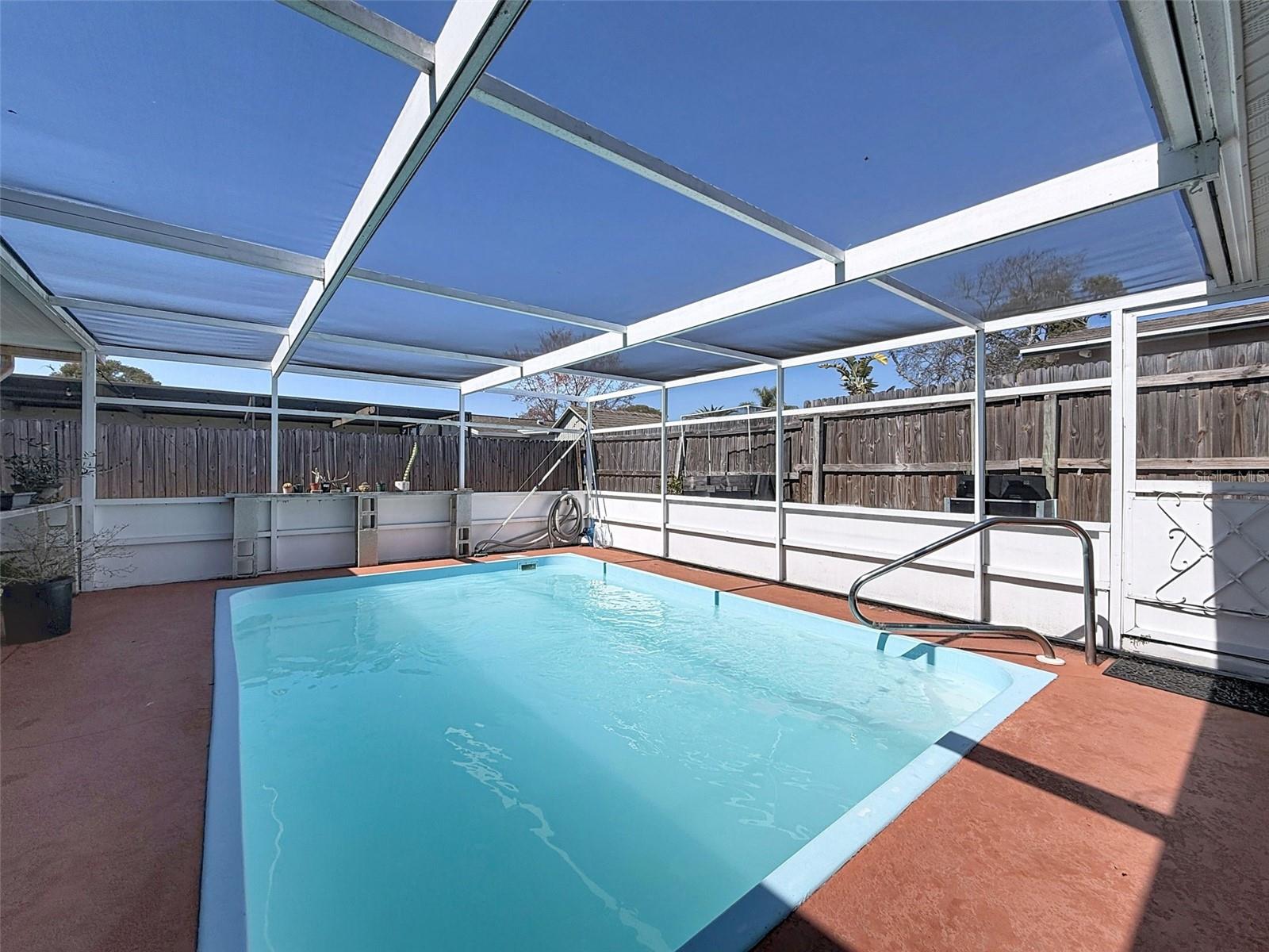 COLONIAL HILLS - Residential