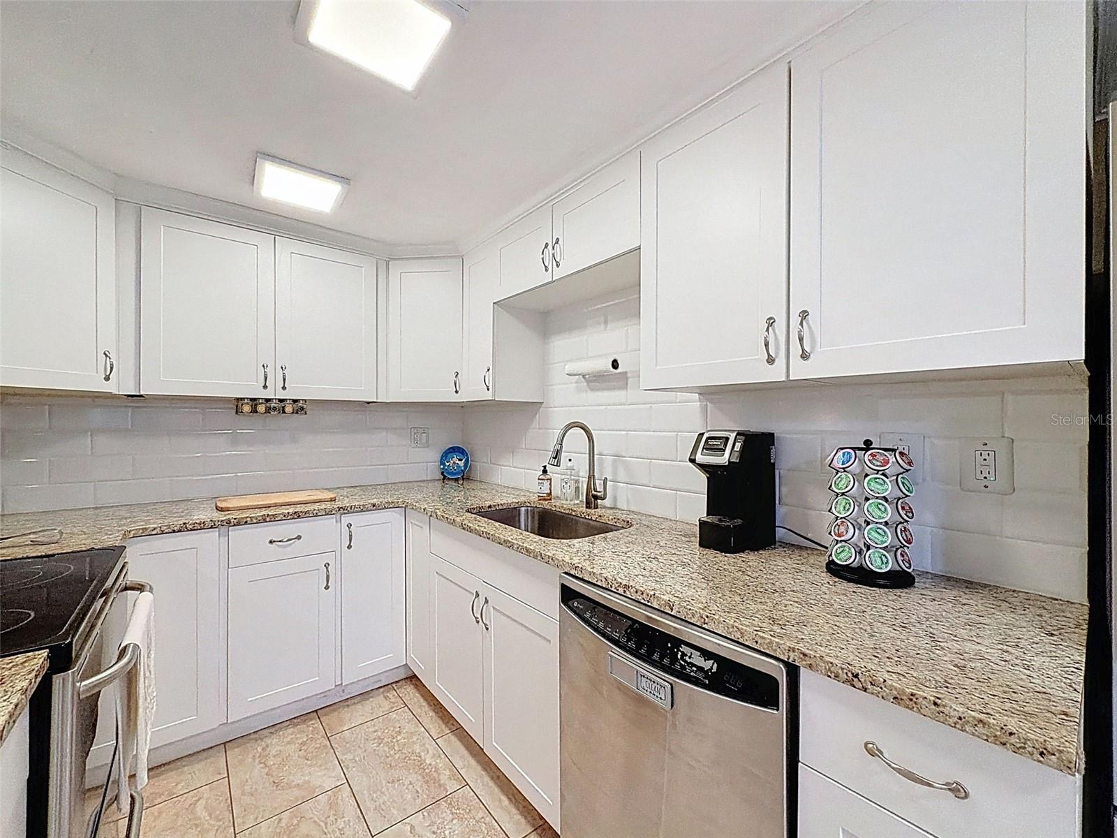 COLONIAL HILLS - Residential