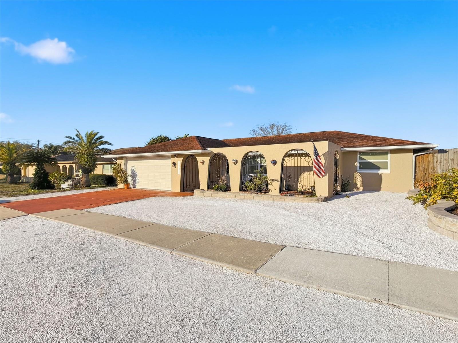 COLONIAL HILLS - Residential