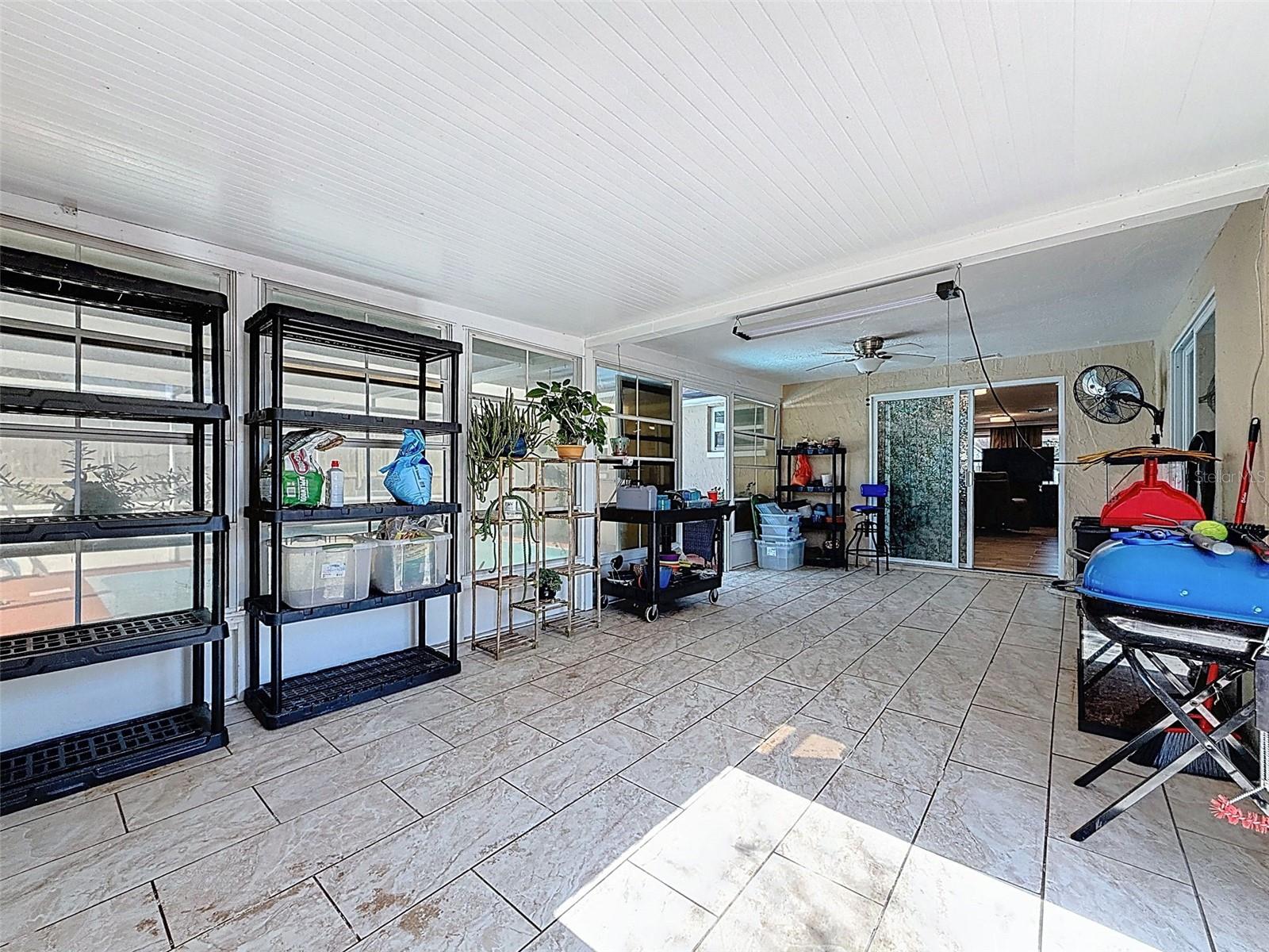 COLONIAL HILLS - Residential