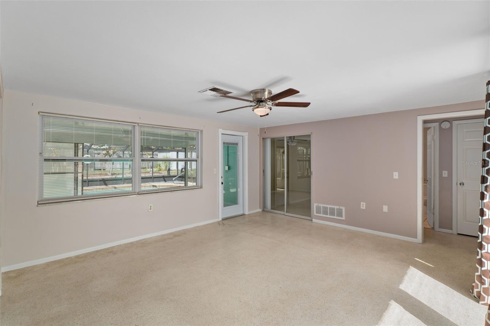 COLONIAL HILLS - Residential