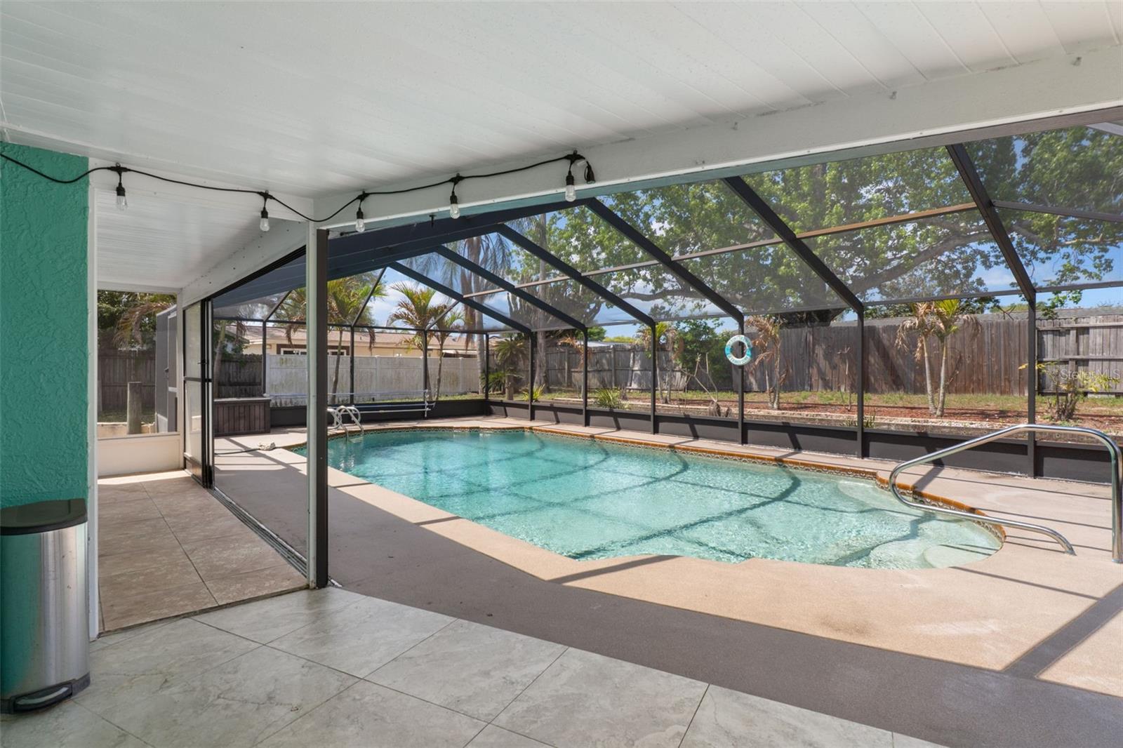 COLONIAL HILLS - Residential