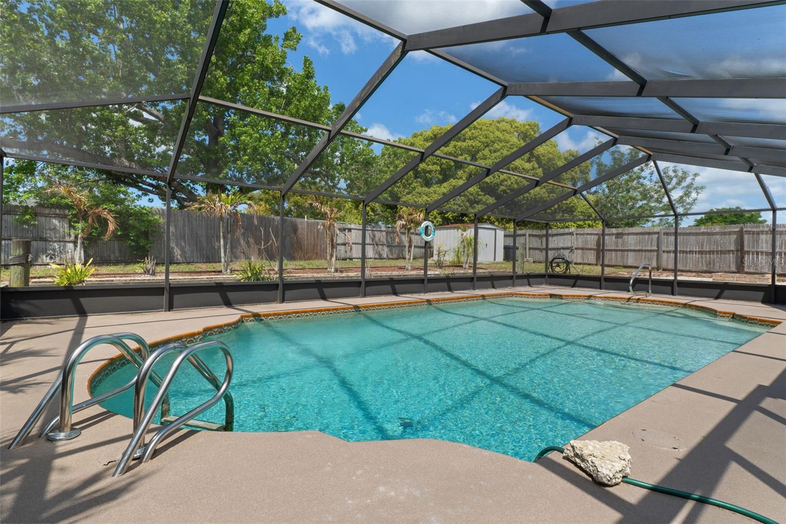 COLONIAL HILLS - Residential