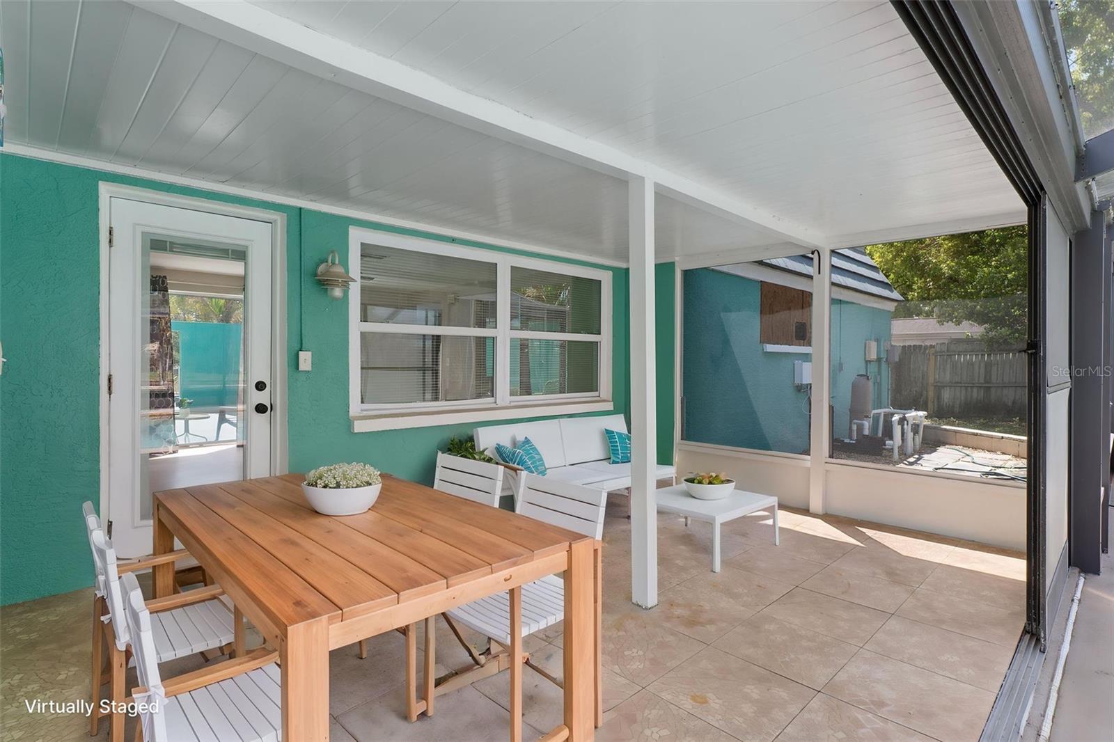 COLONIAL HILLS - Residential