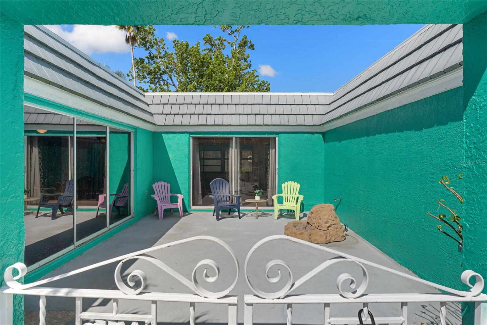 COLONIAL HILLS - Residential