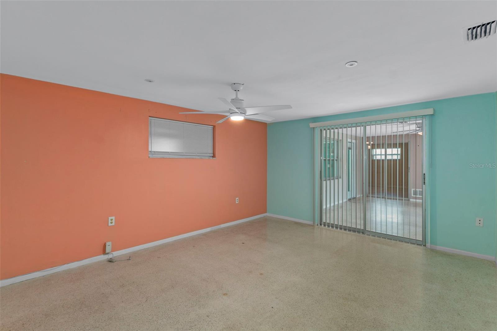 COLONIAL HILLS - Residential