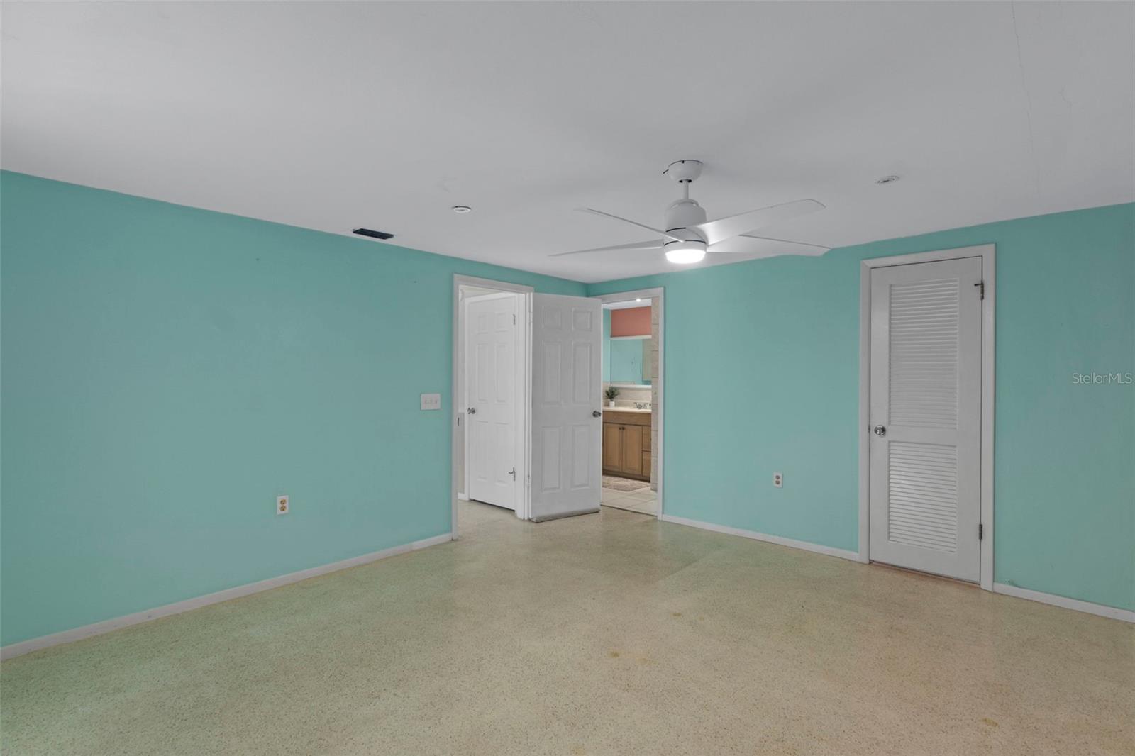 COLONIAL HILLS - Residential