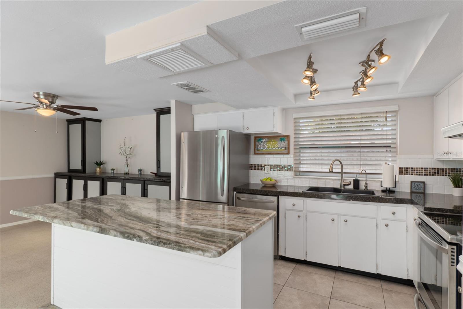 COLONIAL HILLS - Residential