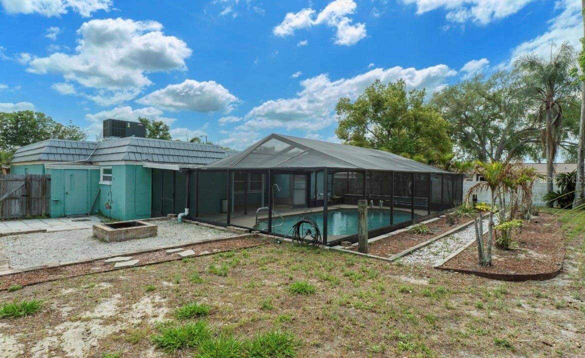 COLONIAL HILLS - Residential