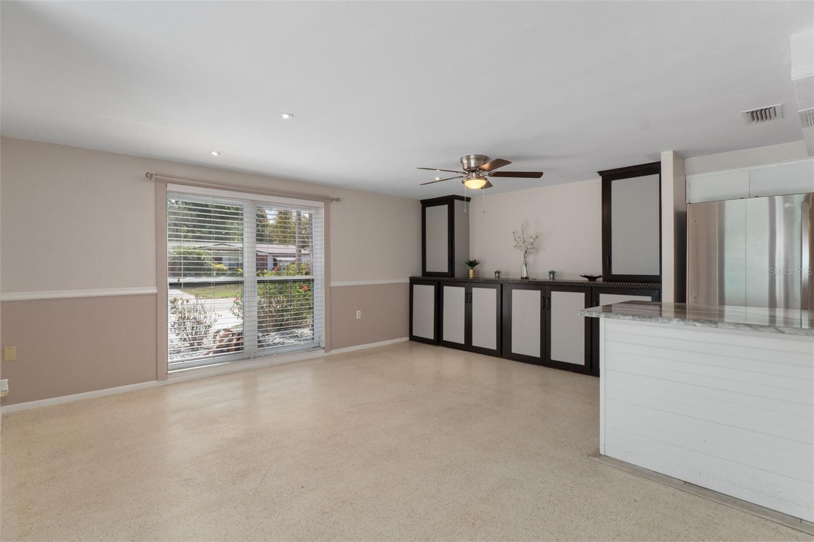 COLONIAL HILLS - Residential