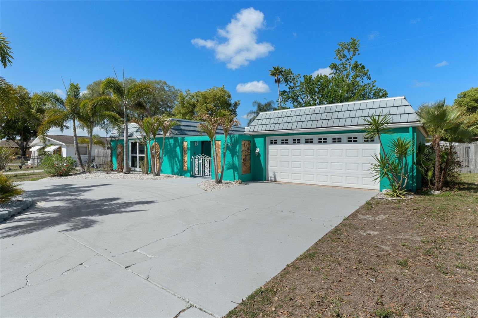 COLONIAL HILLS - Residential