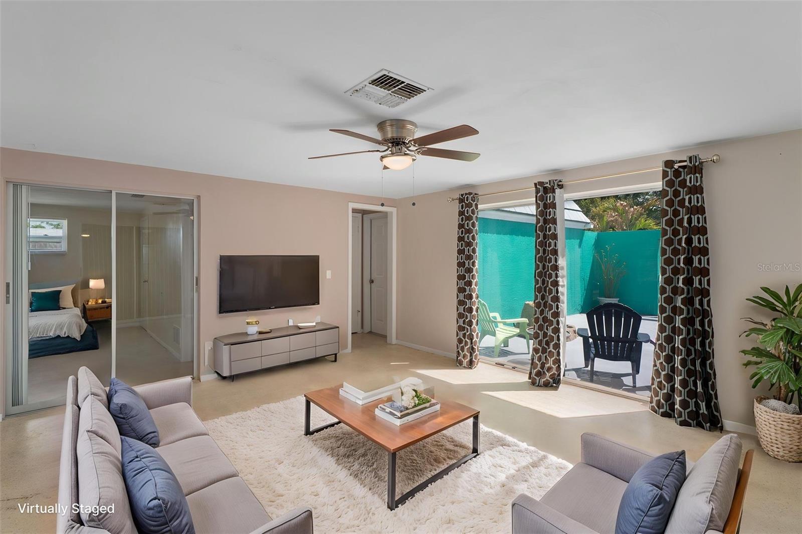 COLONIAL HILLS - Residential