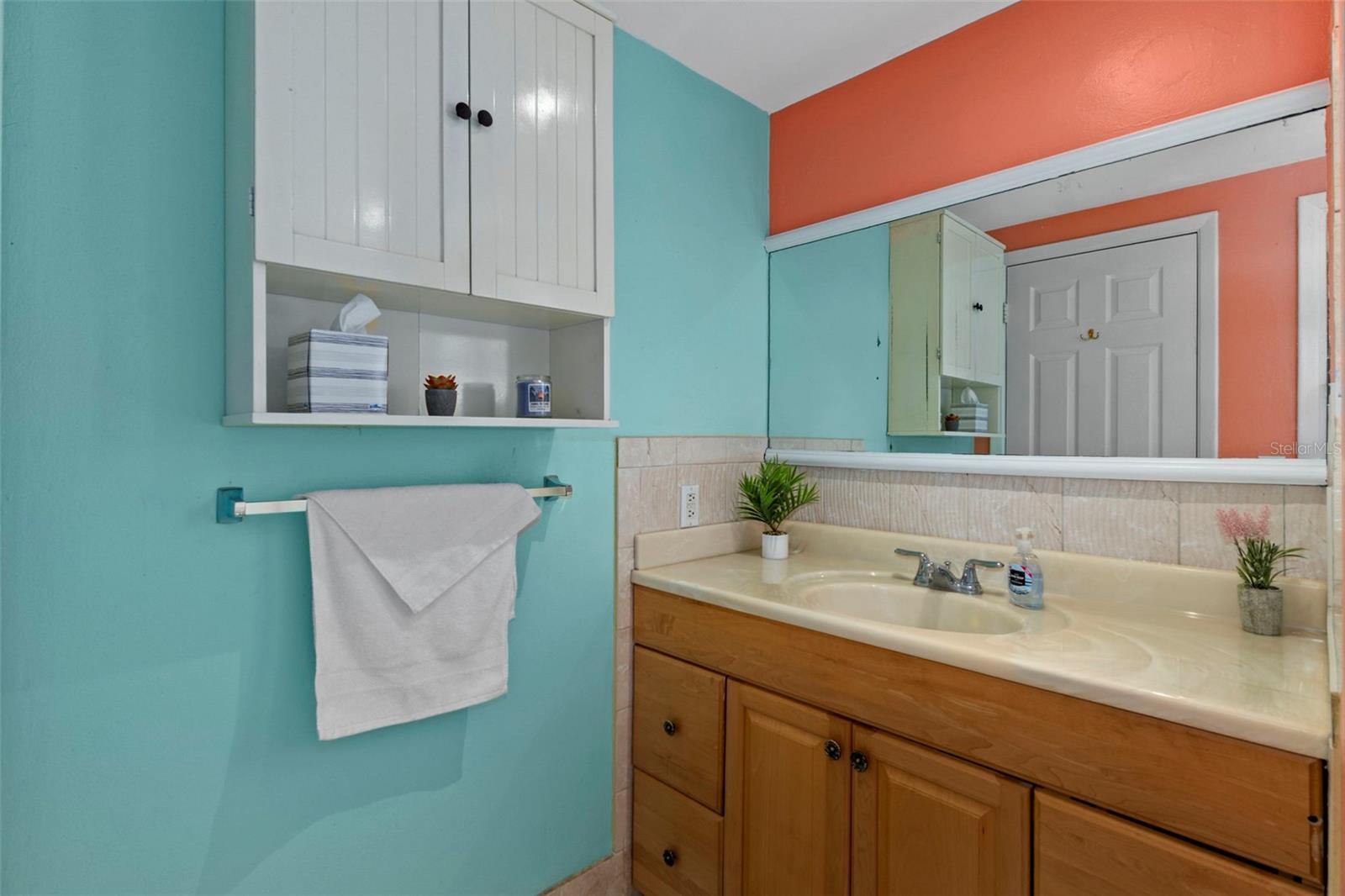 COLONIAL HILLS - Residential