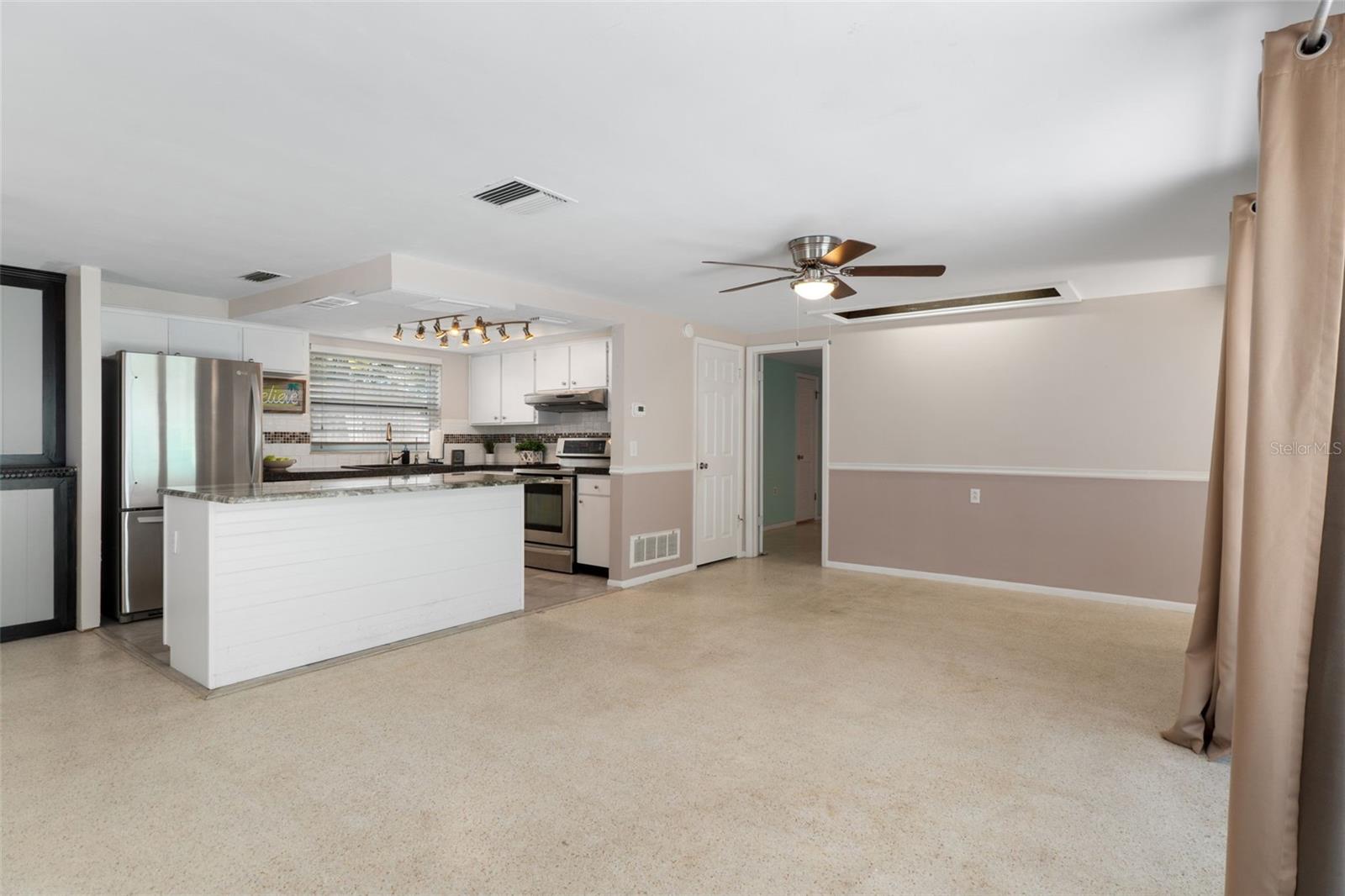 COLONIAL HILLS - Residential