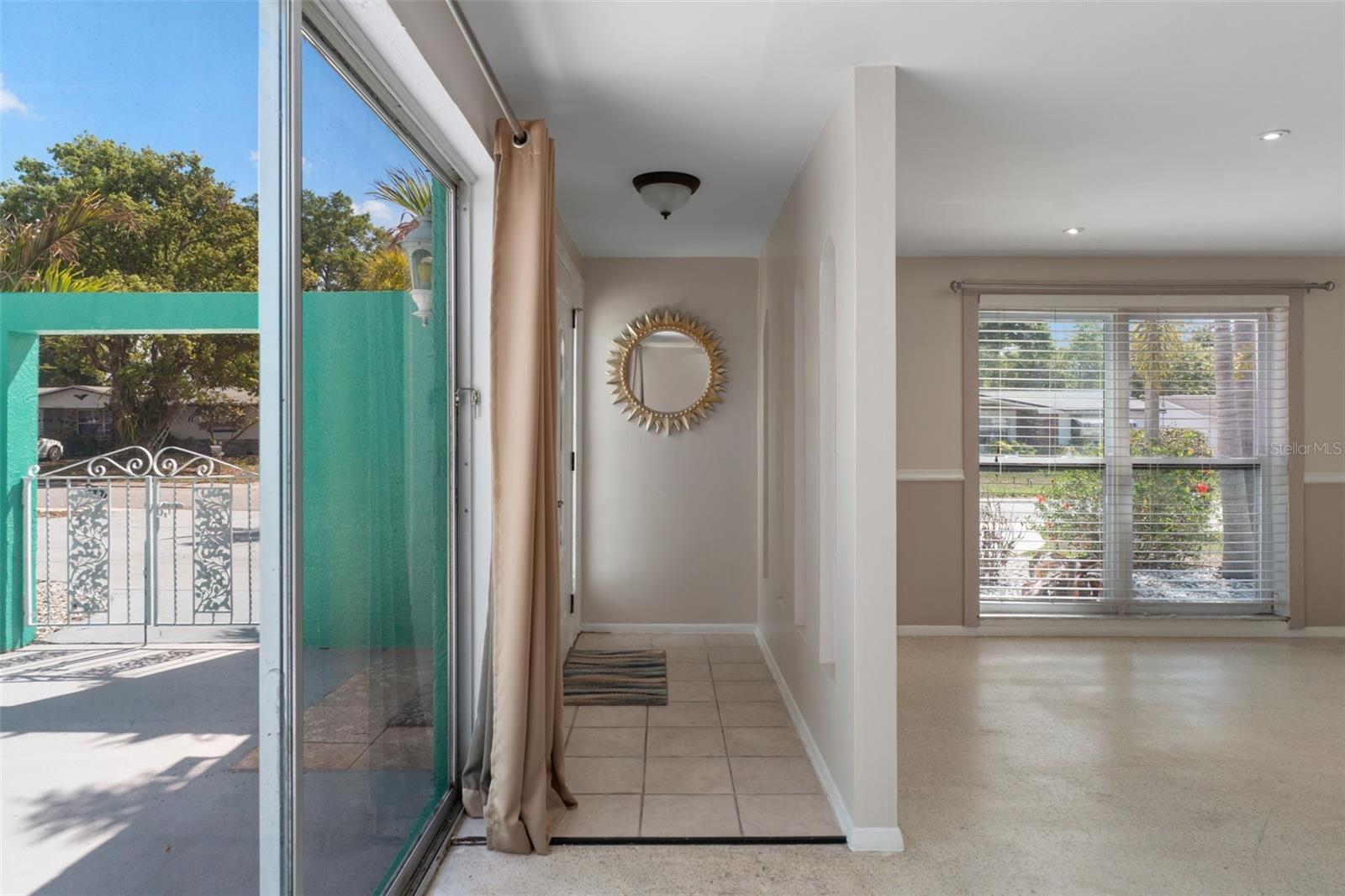 COLONIAL HILLS - Residential