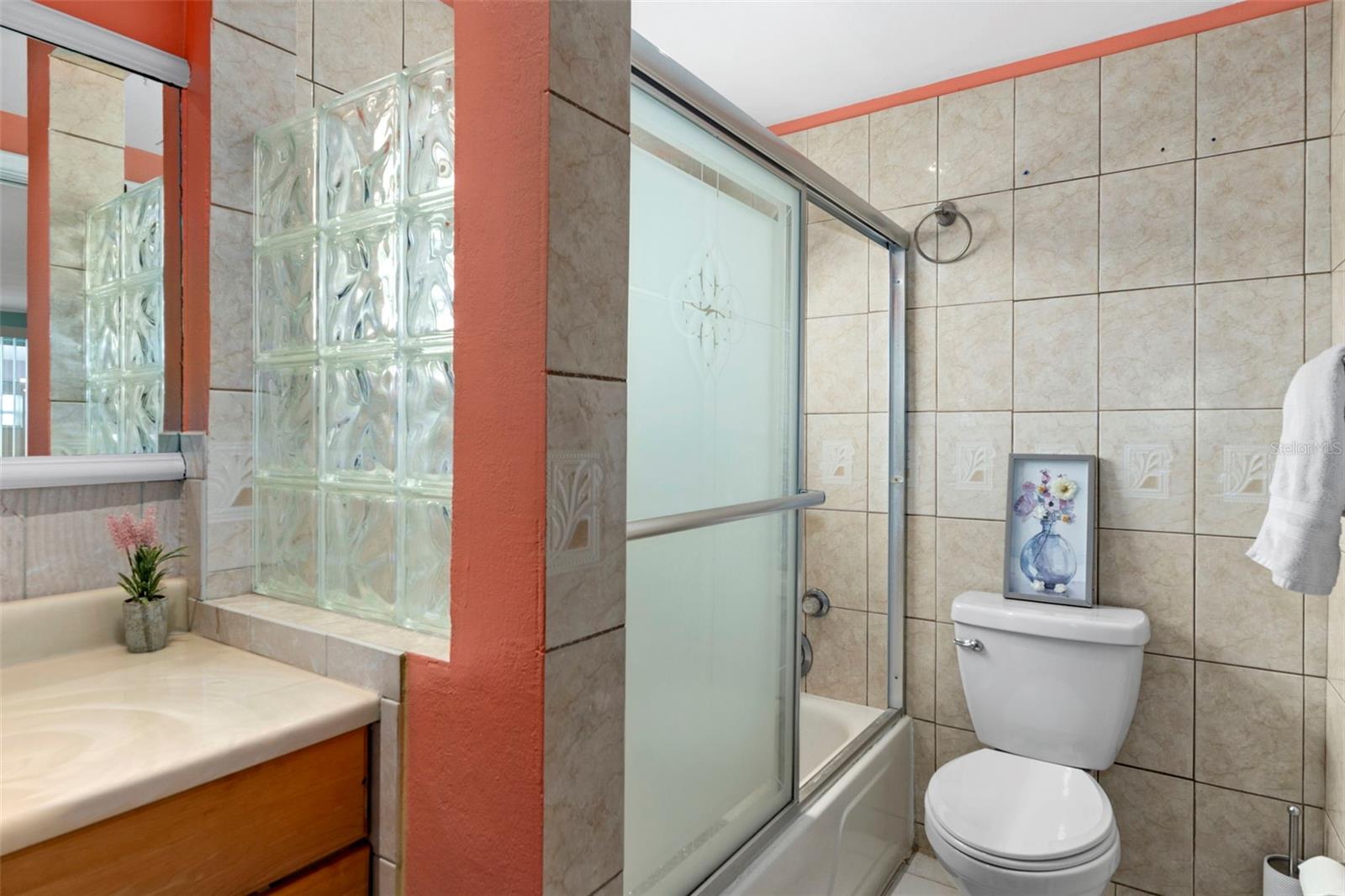 COLONIAL HILLS - Residential