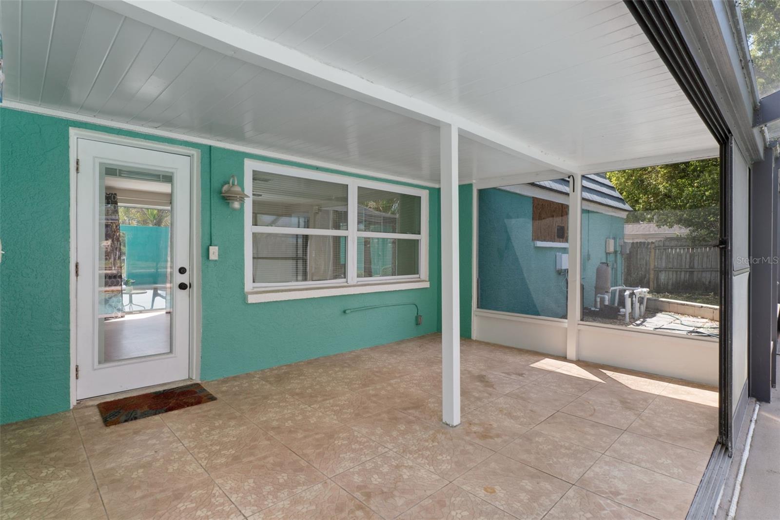 COLONIAL HILLS - Residential