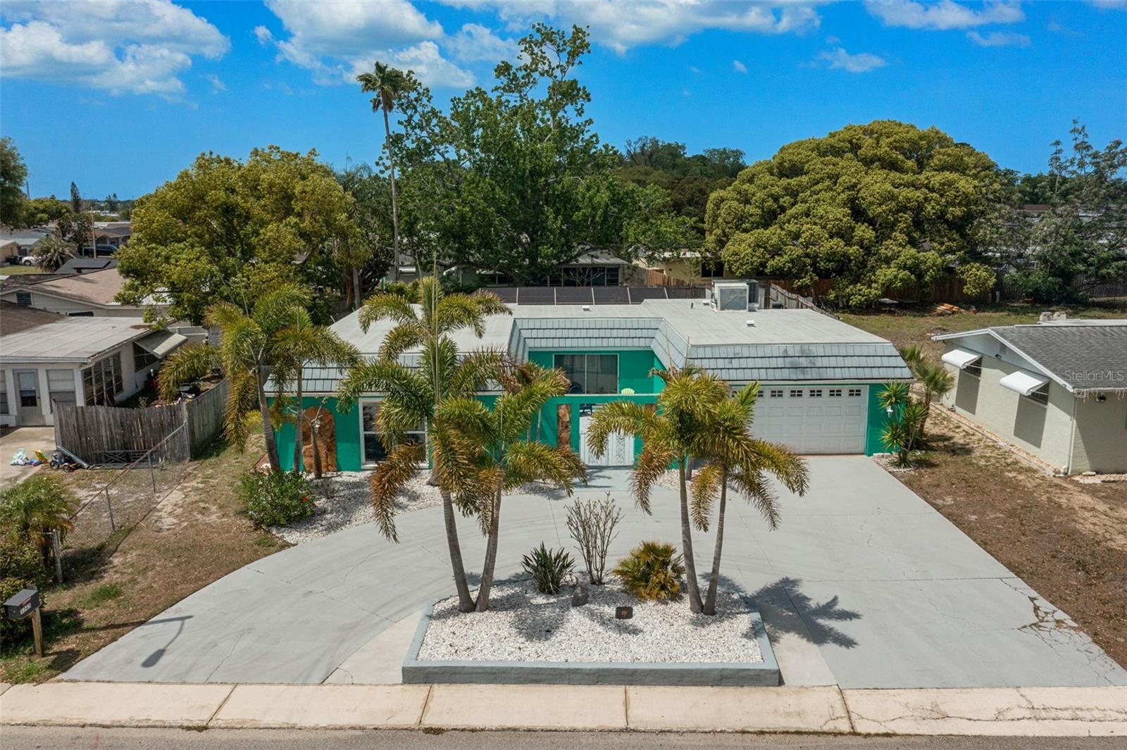 COLONIAL HILLS - Residential