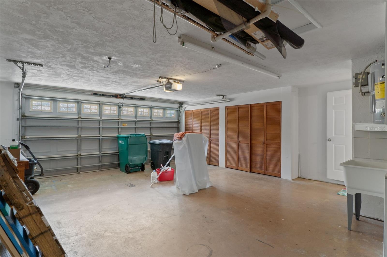 COLONIAL HILLS - Residential