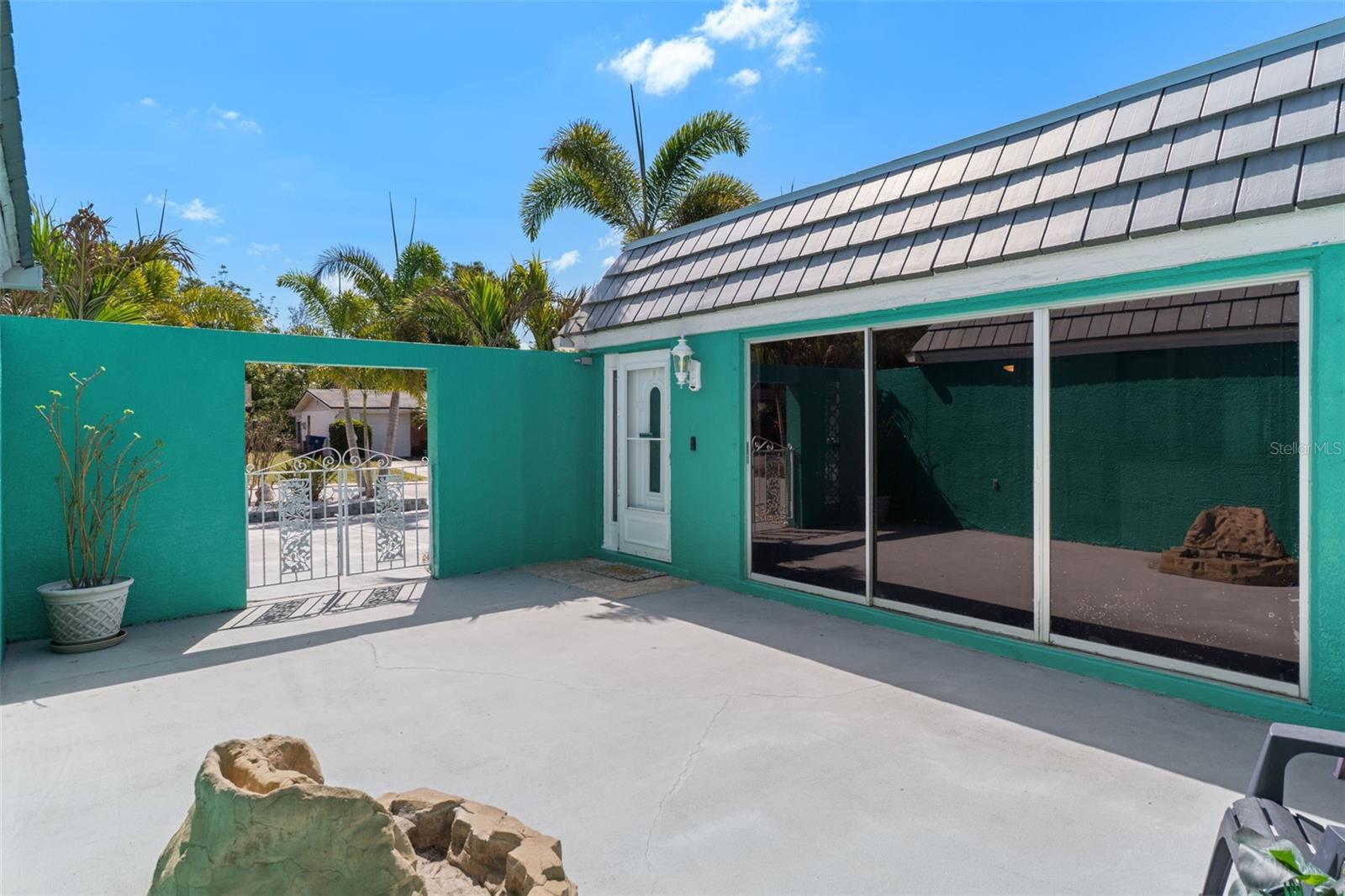 COLONIAL HILLS - Residential