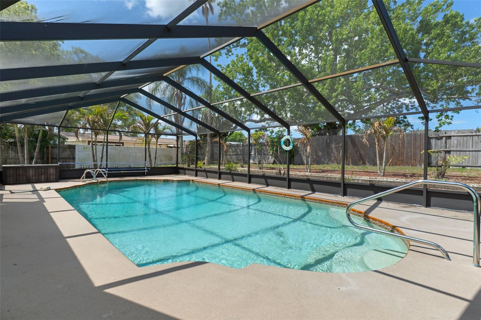 COLONIAL HILLS - Residential