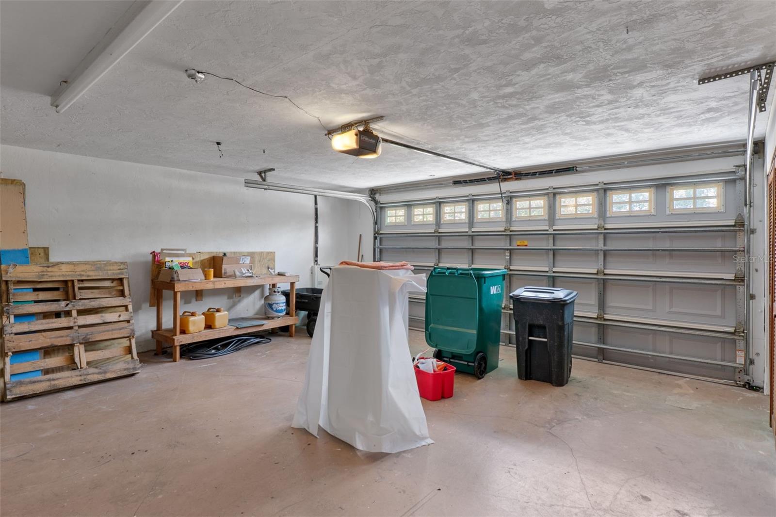 COLONIAL HILLS - Residential