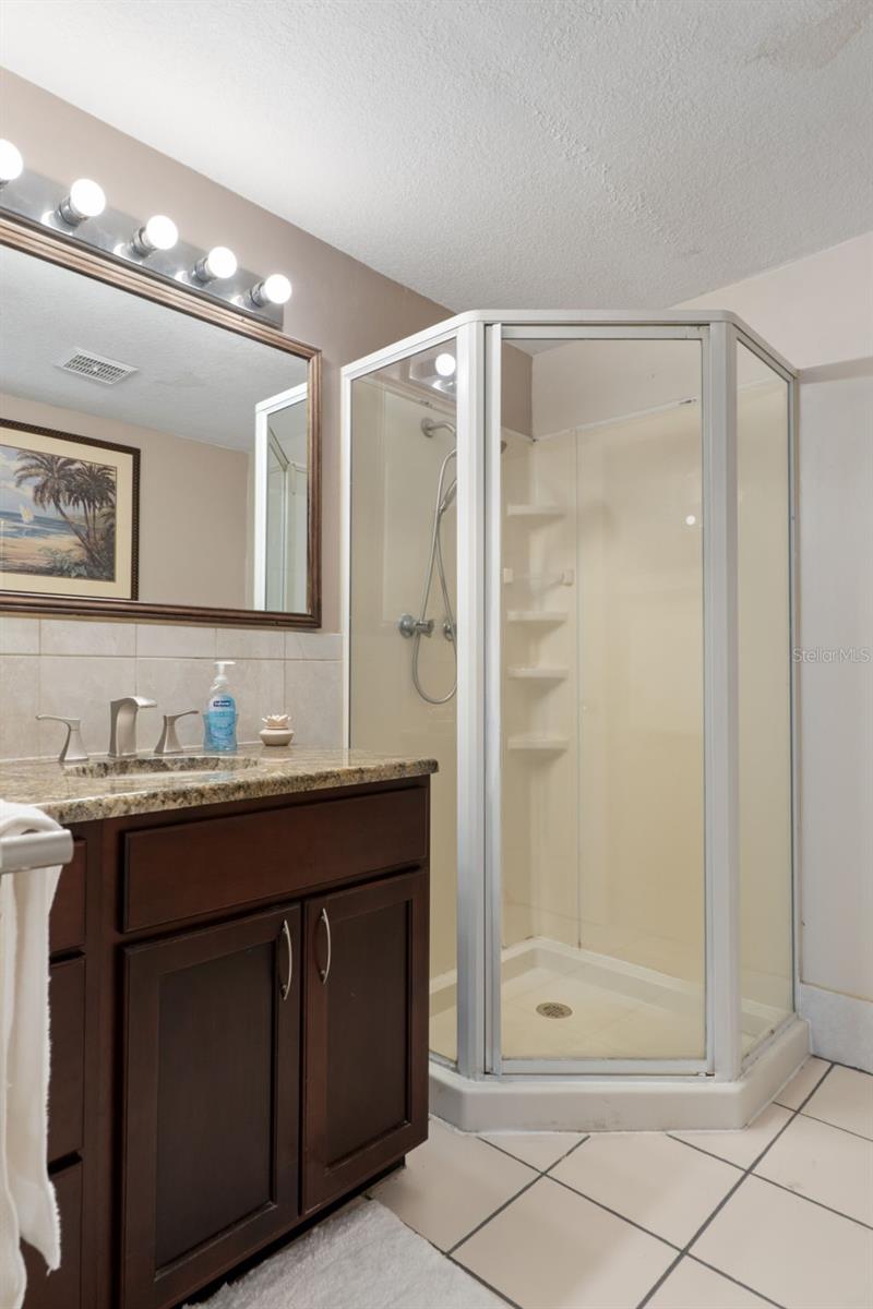 COLONIAL HILLS - Residential