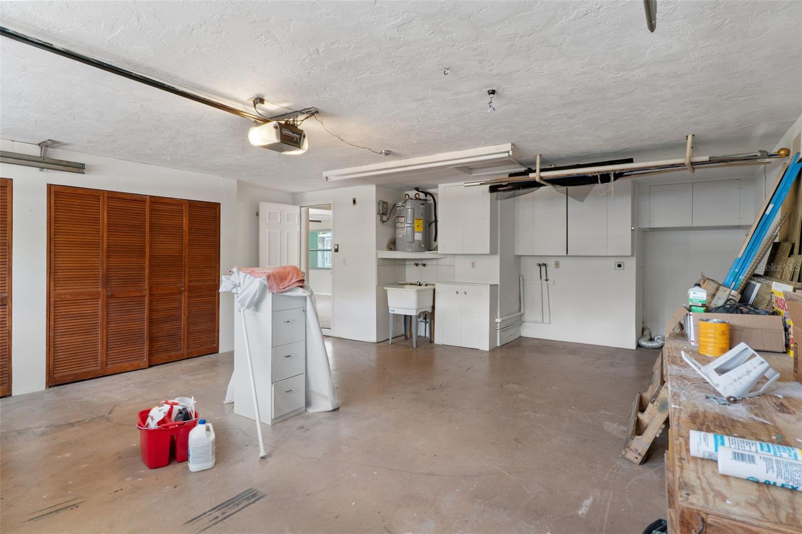 COLONIAL HILLS - Residential