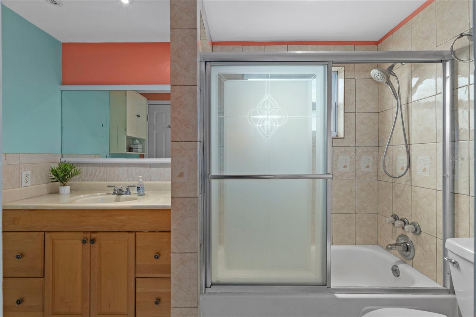 COLONIAL HILLS - Residential