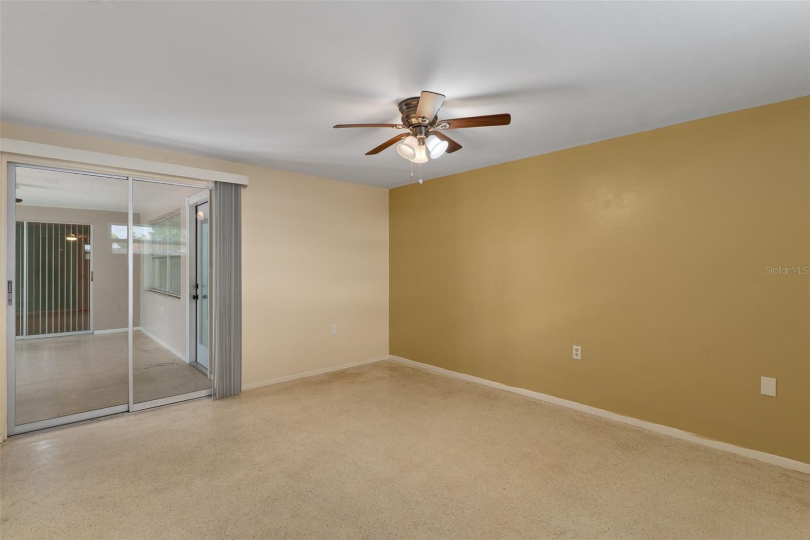 COLONIAL HILLS - Residential