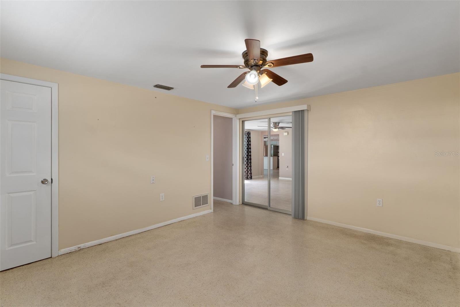 COLONIAL HILLS - Residential