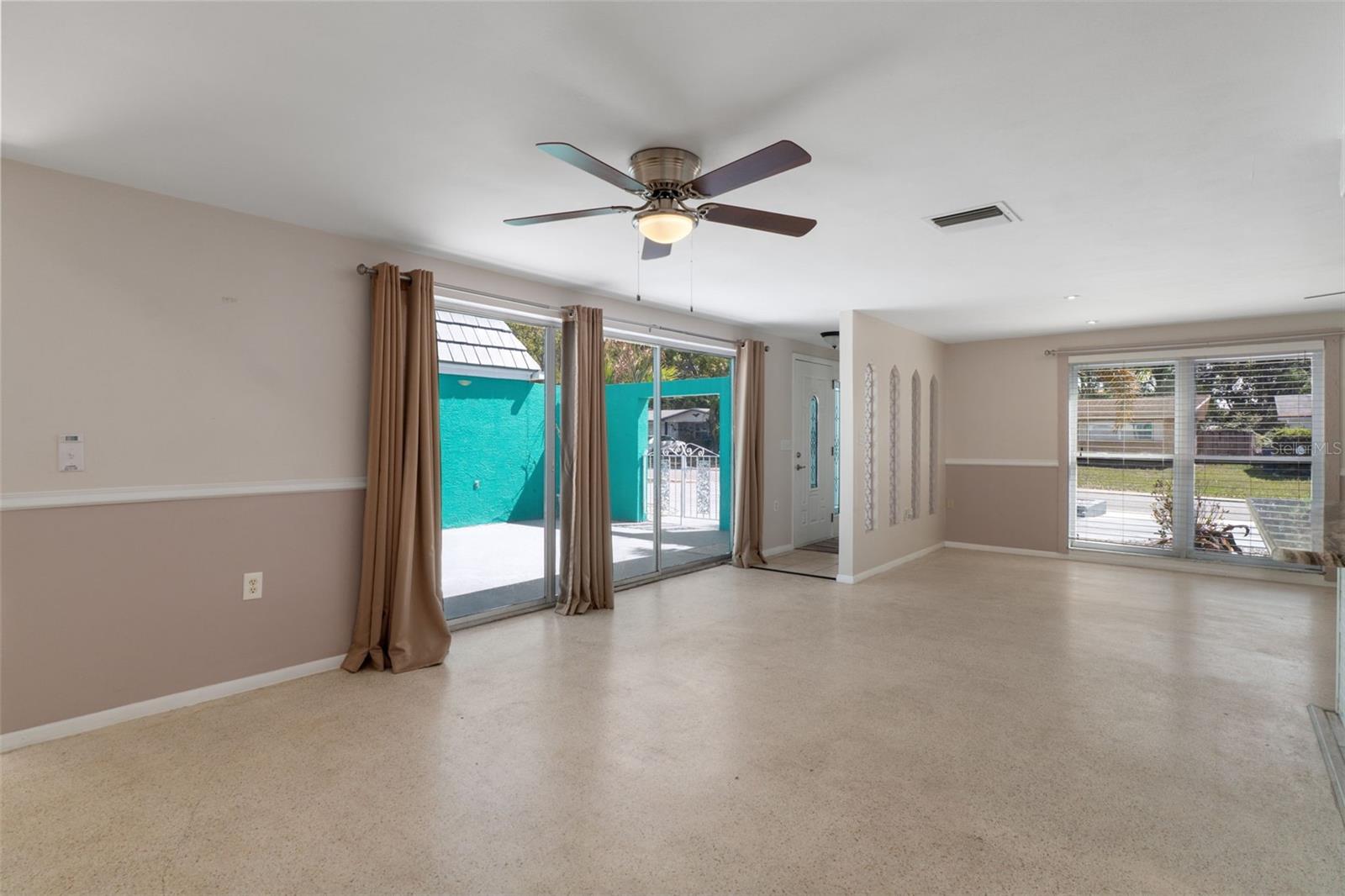 COLONIAL HILLS - Residential