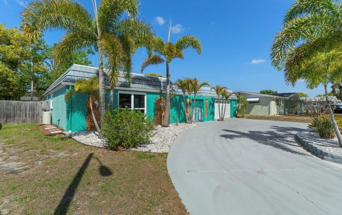 COLONIAL HILLS - Residential