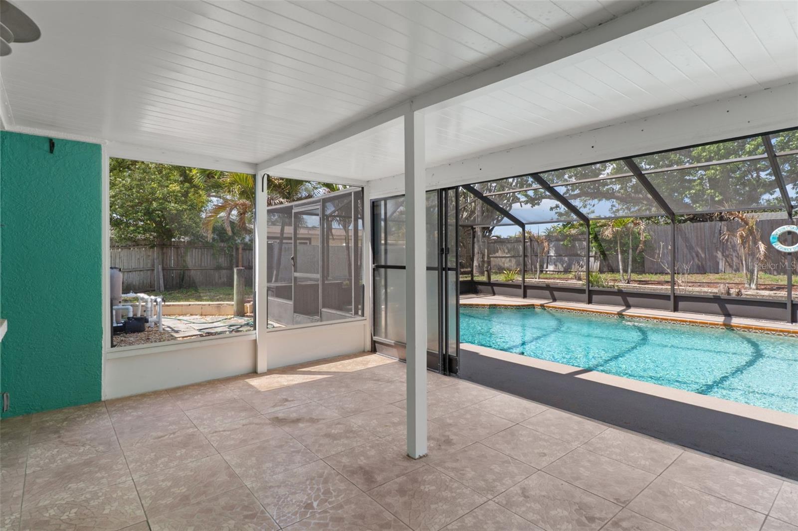 COLONIAL HILLS - Residential