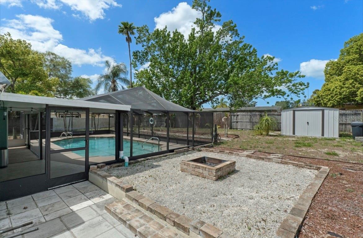 COLONIAL HILLS - Residential