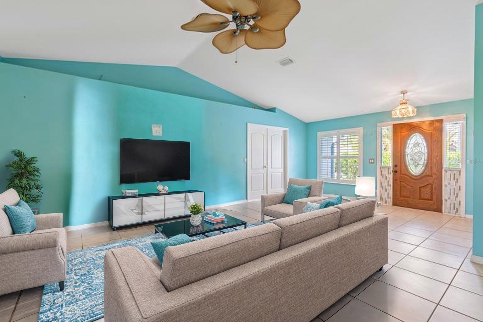 223 NE GOLF CLUB DRIVE