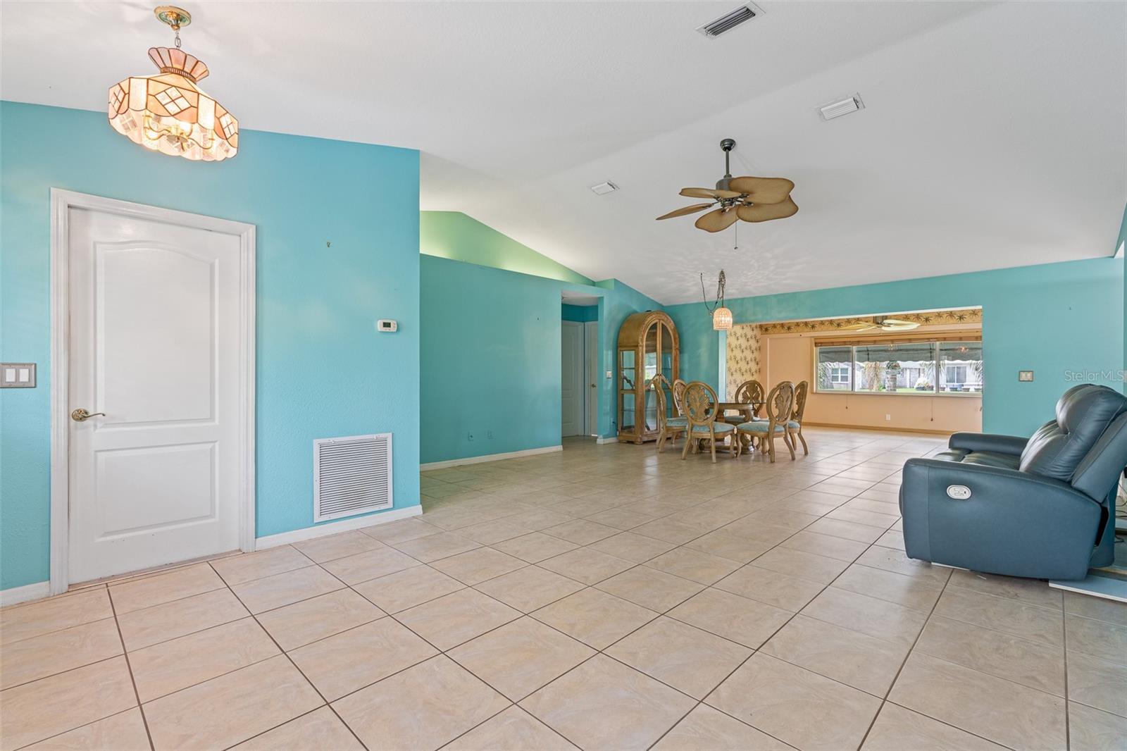 223 NE GOLF CLUB DRIVE