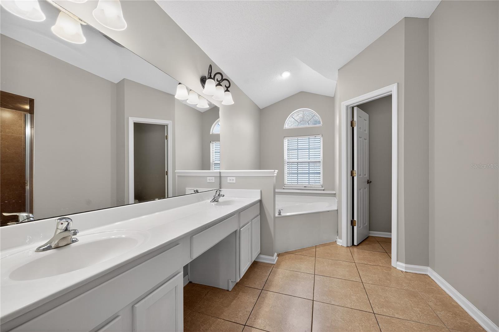 KENDALL TOWN - Residential