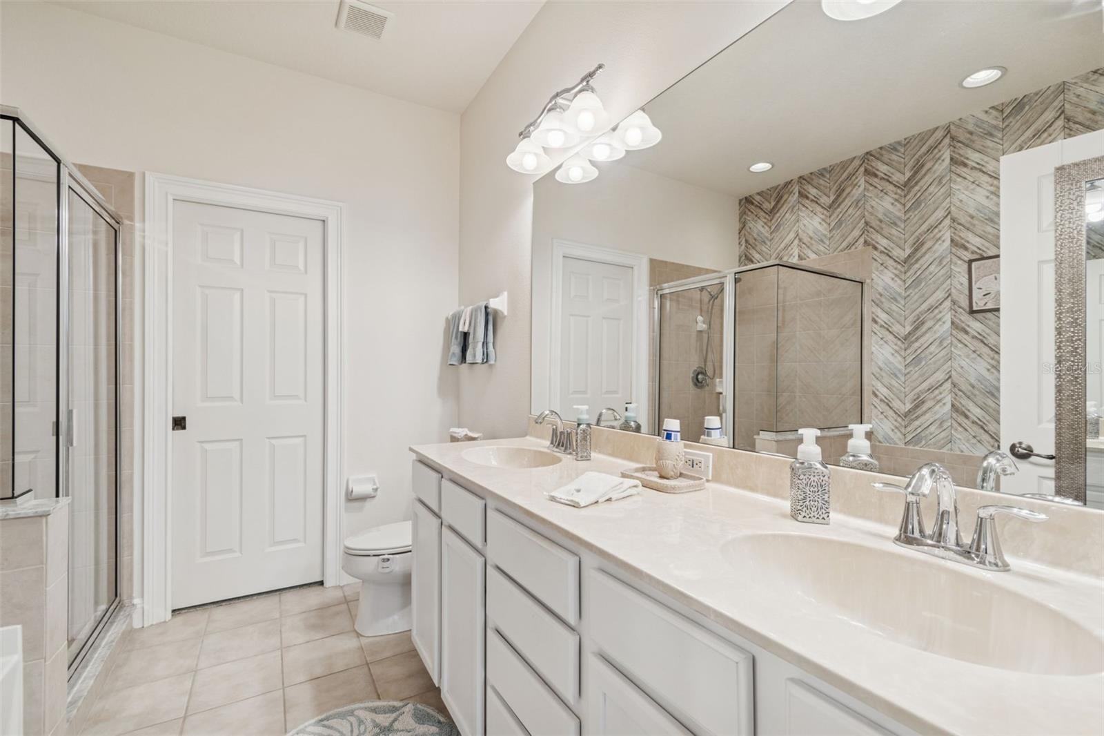 BEACON TRACE TWNHMS - Residential