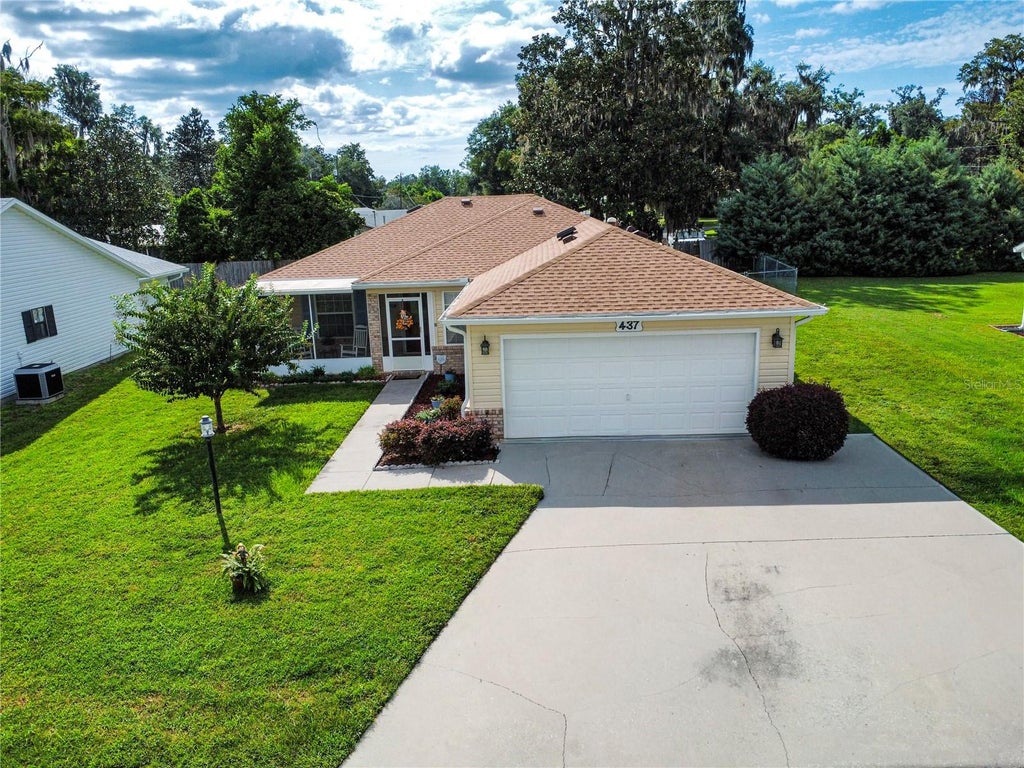 Photo of 437 SE Rosewood Circle, Lake City, FL 32025 (MLS # GC543632)
