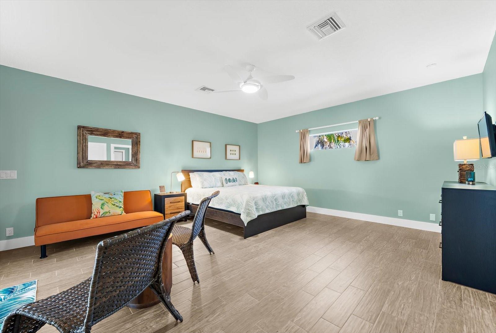 KEY ROYALE TERRACE - Residential