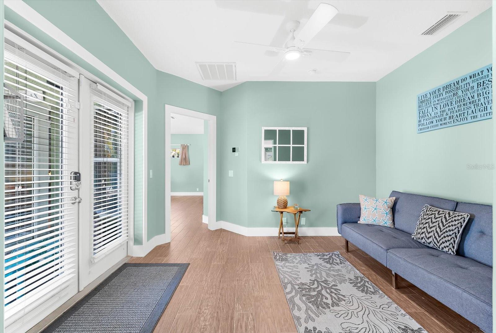 KEY ROYALE TERRACE - Residential