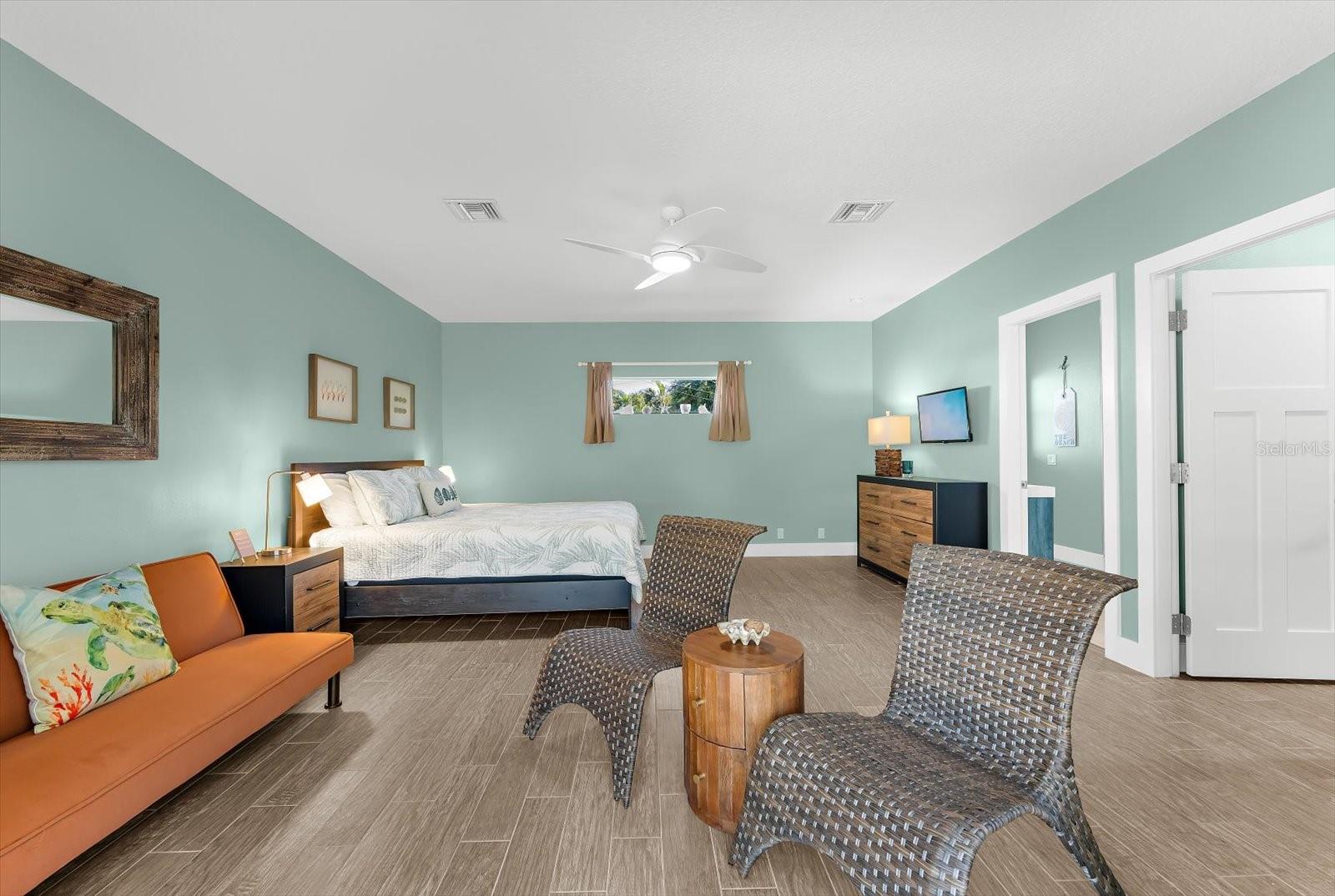 KEY ROYALE TERRACE - Residential