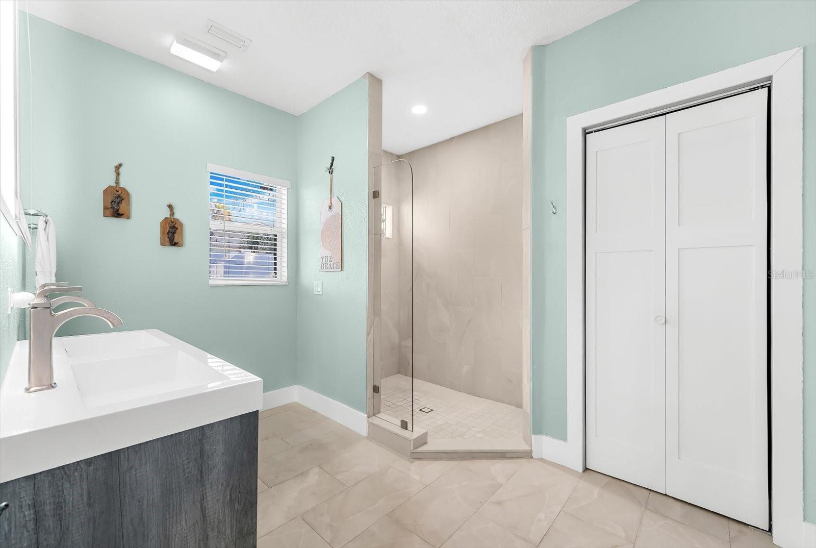 KEY ROYALE TERRACE - Residential