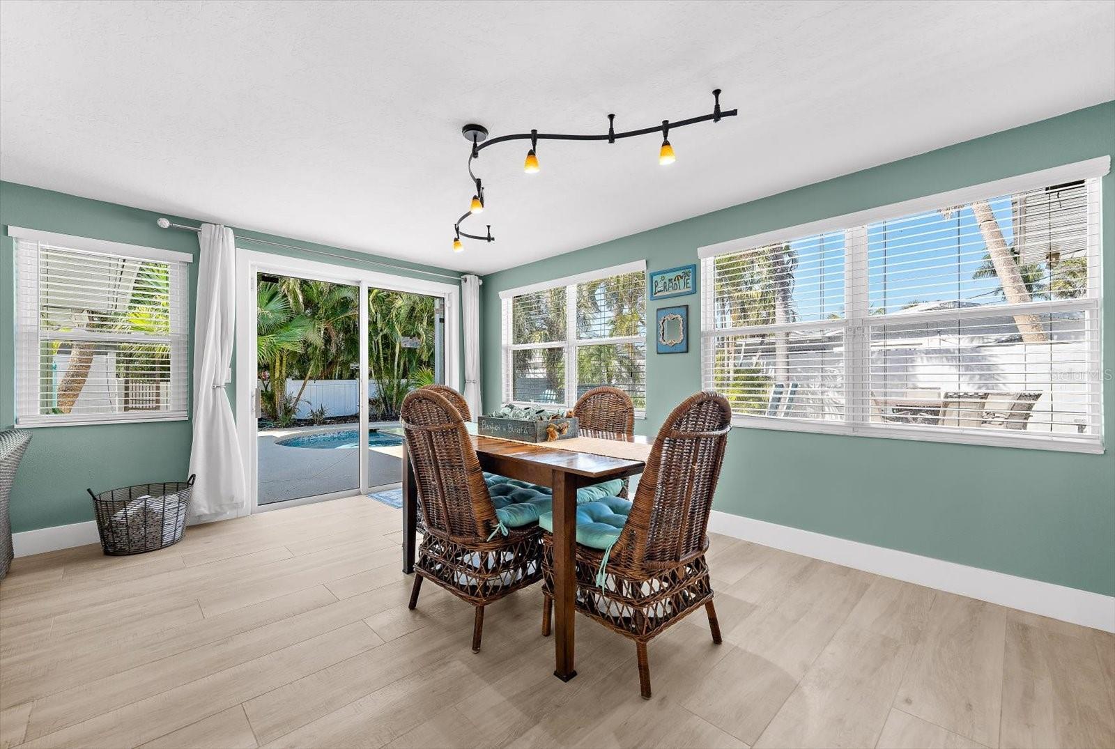 KEY ROYALE TERRACE - Residential