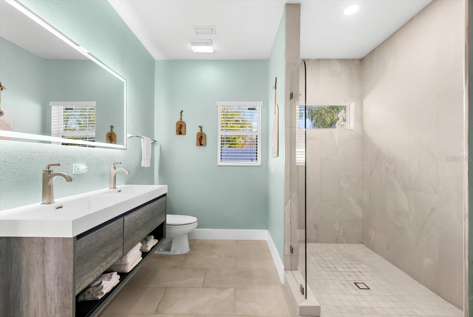 KEY ROYALE TERRACE - Residential