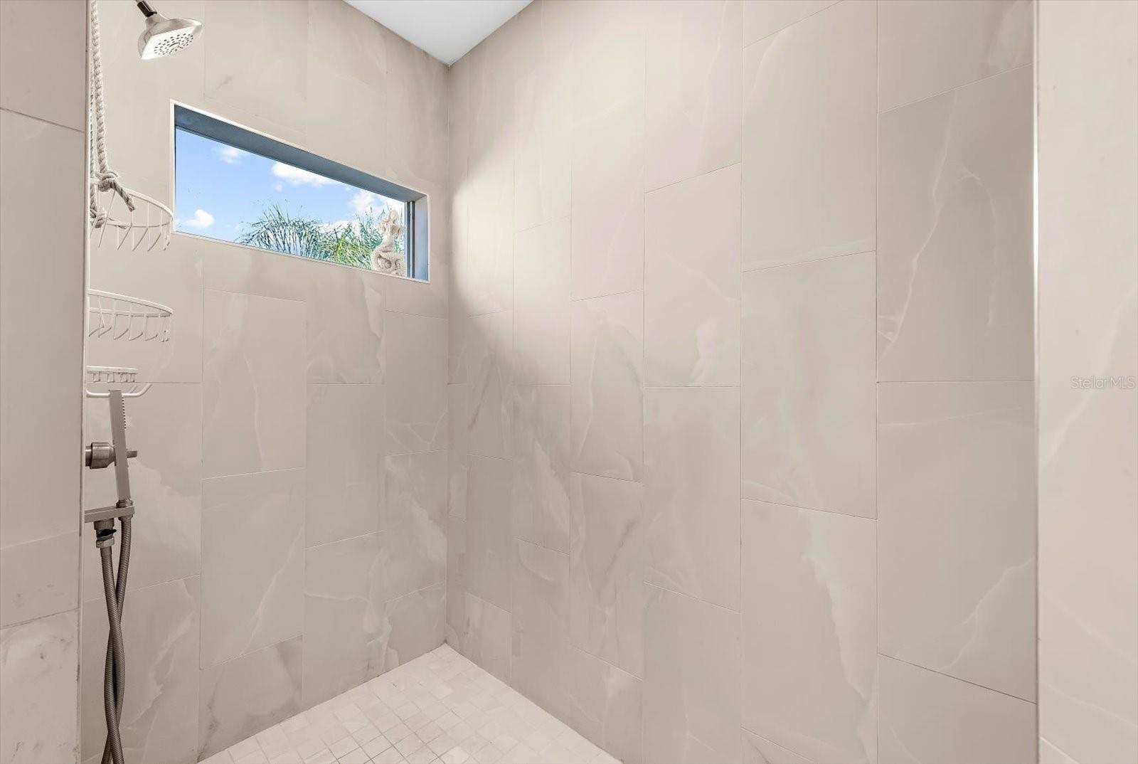 KEY ROYALE TERRACE - Residential