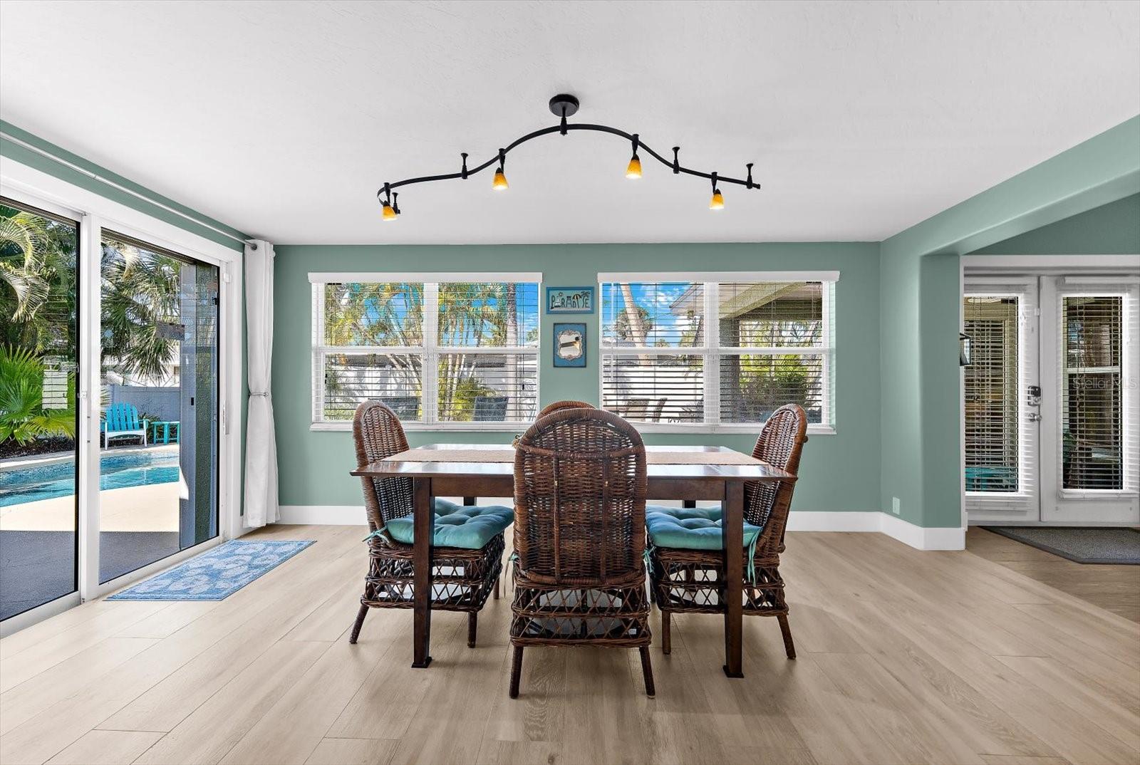 KEY ROYALE TERRACE - Residential