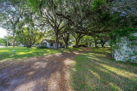 A home in LAKELAND