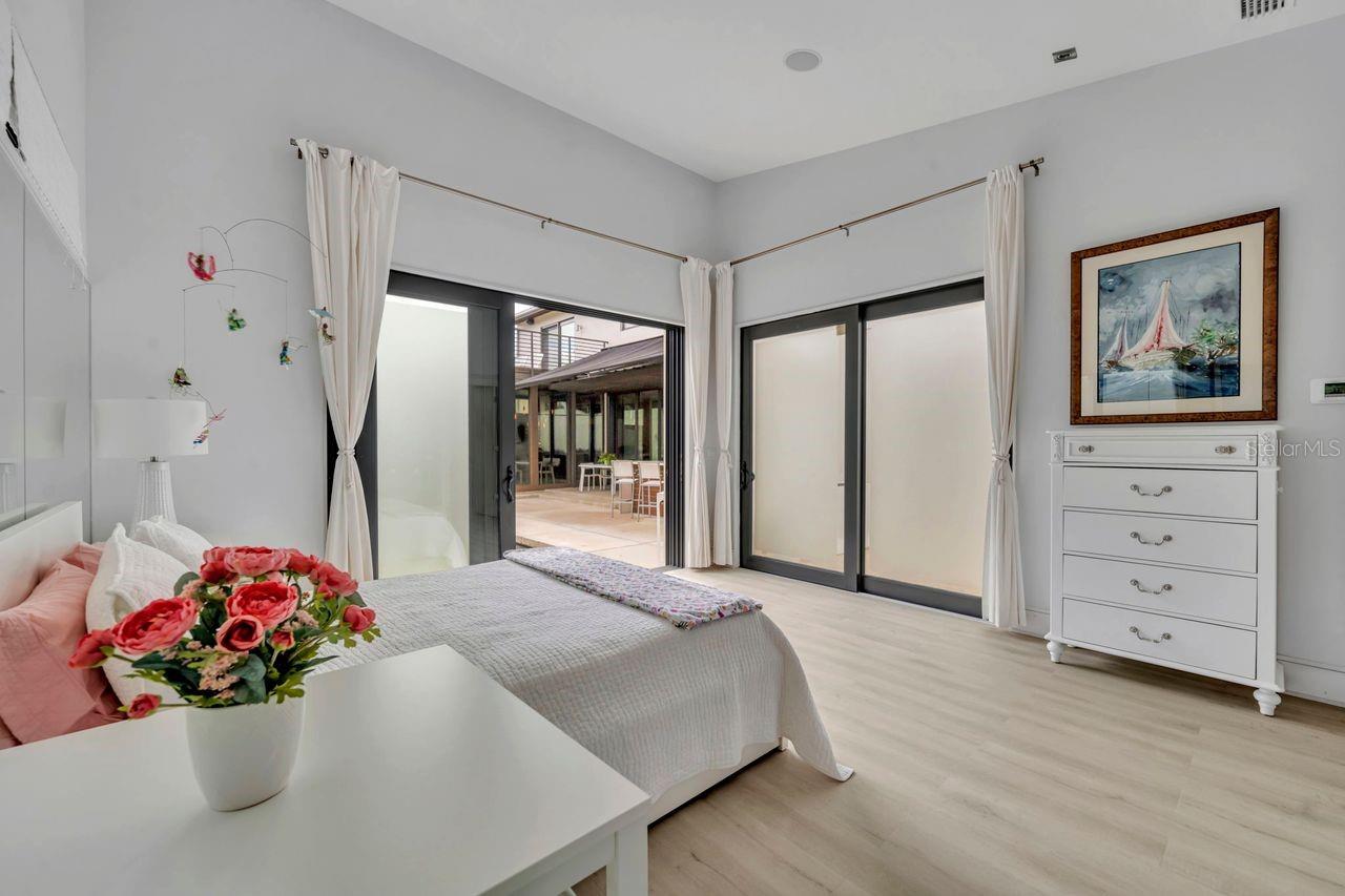 BEVERLY SHORES - Residential